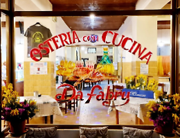 Serata della donna: cena, musica e karaoke