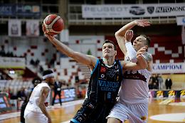 Vanoli spettacolo, vittoria stupenda contro Trapani (64-78)