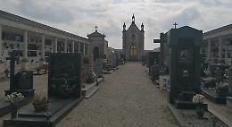 Cimitero, non c'è più posto: restano due loculi
