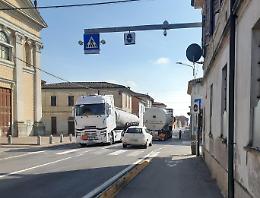Alta velocità e non rispetto del semaforo: proteste dei residenti
