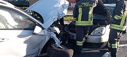 Scontro tra auto lungo la Paullese, condizioni gravi per due persone alla guida