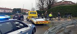 Tir perde il carico di lamiere, disagi al traffico