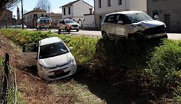 Auto nel canale dopo lo scontro, ferite una mamma 36enne e una bimba di due