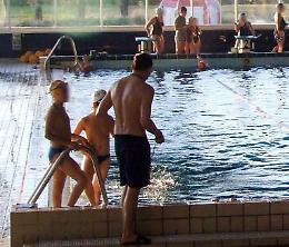 Piscina didattica, alghe nella vasca dei piccoli