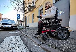 Disabilità, in centro storico «shopping impossibile»