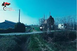 Spacciano droga nei campi: blitz  dei carabinieri, due arresti