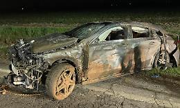 Perde il controllo dell'auto e finisce in un canale irriguo, gravissimo 43enne