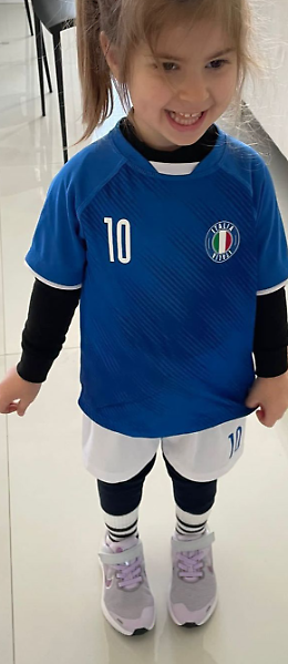 Calciatrice a 3 anni: la storia della piccola Clea