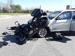 Grave incidente davanti allo stabilimento Marcegaglia, scooterista ferito