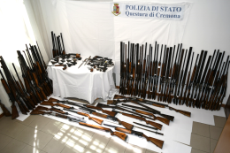 Pistole, fucili e certificato medico: 878 persone diffidate e 225 armi ritirate