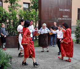 Ballando e cantando insieme siamo tutti meno ‘stranieri’