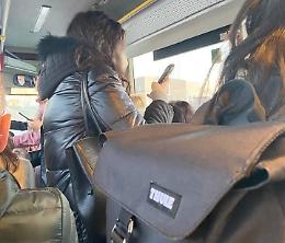 Pullman salta la fermata, pendolari come sardine sul successivo