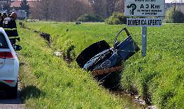 Perde il controllo e finisce nel fossato, ferite serie per automobilista di Pescarolo