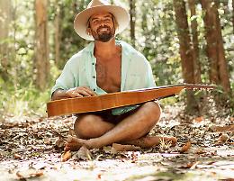Il cantautore australiano Xavier Rudd al Tanta Robba Festival