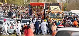 Turbanti e abiti colorati in città per il Nagar Kirtan