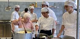 Studenti dello Sraffa a lezione di tortelli cremaschi
