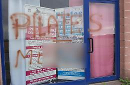 Vandali in azione ad Agoiolo, scritte contro le ginnaste