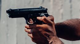 Sparatoria tra polizia e un cittadino nordafricano: poliziotto colpito due volte, morto l'aggressore