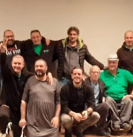 Commedia: Tu croci male sei alfabeta