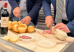  I giorni del salame nobile: primo brindisi con l’Anga