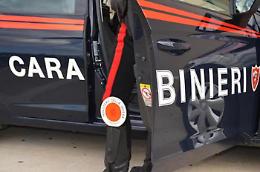 Non si ferma all'alt della pattuglia perché senza patente:  bloccato insulta anche i militari