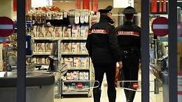 Tenta di rubare in un supermercato, ma viene scoperta: denunciata 46enne