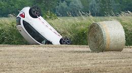 Perde il controllo dell'auto e finisce fuori strada, paura per una 33enne