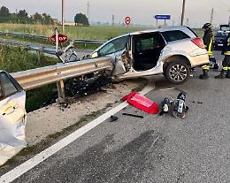 Tremendo scontro tra un'auto e un furgone, quattro persone ferite