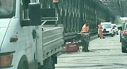 Ponte sul Po, che disagi: dopo le buche anche il giunto rotto