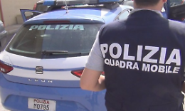 Inghiottisce l'eroina come una caramella davanti ai poliziotti, torna in carcere