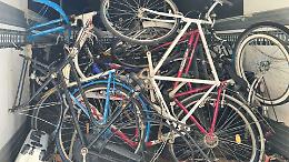 Rimosse oltre cento biciclette abbandonate in giro per la città