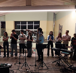 L' Istituto Musicale Folcioni si esibisce con la "Imparerock Band"