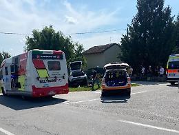 Si schianta contro un recinto, due feriti d'urgenza in ospedale