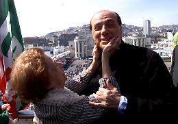 Berlusconi, gesti e maschere del Cavaliere