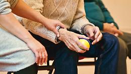 Geriatri SIGG: “Un anziano su 3 è vittima di abusi, difendiamoli con la gentilezza”