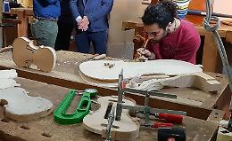 La solidarietà dei liutai, violini agli studenti ucraini
