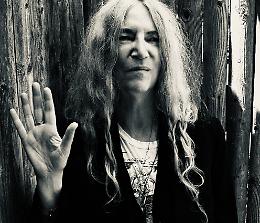 Patti Smith, la sacerdotessa del rock live in piazza Duomo a Parma