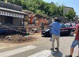 Frana un terrapieno dietro a un ristorante, morto il proprietario