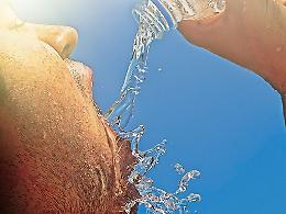 Ondate di calore e salute, i consigli dello specialista per affrontare il caldo estivo