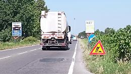 La sponda sta cedendo, via Milano a singhiozzo