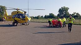 76enne investito da un'auto, trasportato in eliambulanza