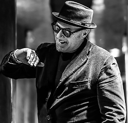 Maurizio Amigoni si esibisce in un concerto-tributo a Frank Sinatra