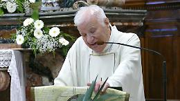 La festa: tutti con don Franco, prete da 65 anni