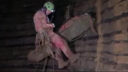 Uscita dalla grotta la speleologa bloccata da domenica