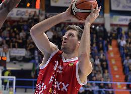 Basket. Colpaccio Ju-Vi Ferraroni Cremona, preso il pivot Daniele Magro