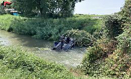 Auto nel torrente durante l'inseguimento, individuato e denunciato il conducente