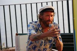 Jovanotti cade in bici a Santo Domingo, femore rotto