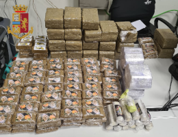 Beccato con 40 chili di hashish in casa, trentenne in carcere