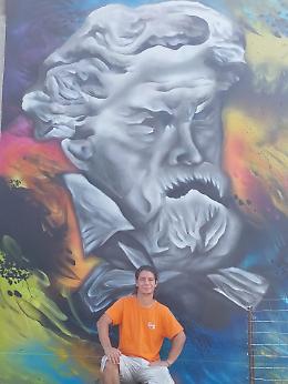 Stefano Delvò firma un nuovo murale su Amilcare Ponchielli