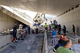 Crolla un ponte in Grecia a Patrasso, un morto e due dispersi